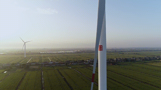 無人機拍攝到的風電畫面 (1).gif