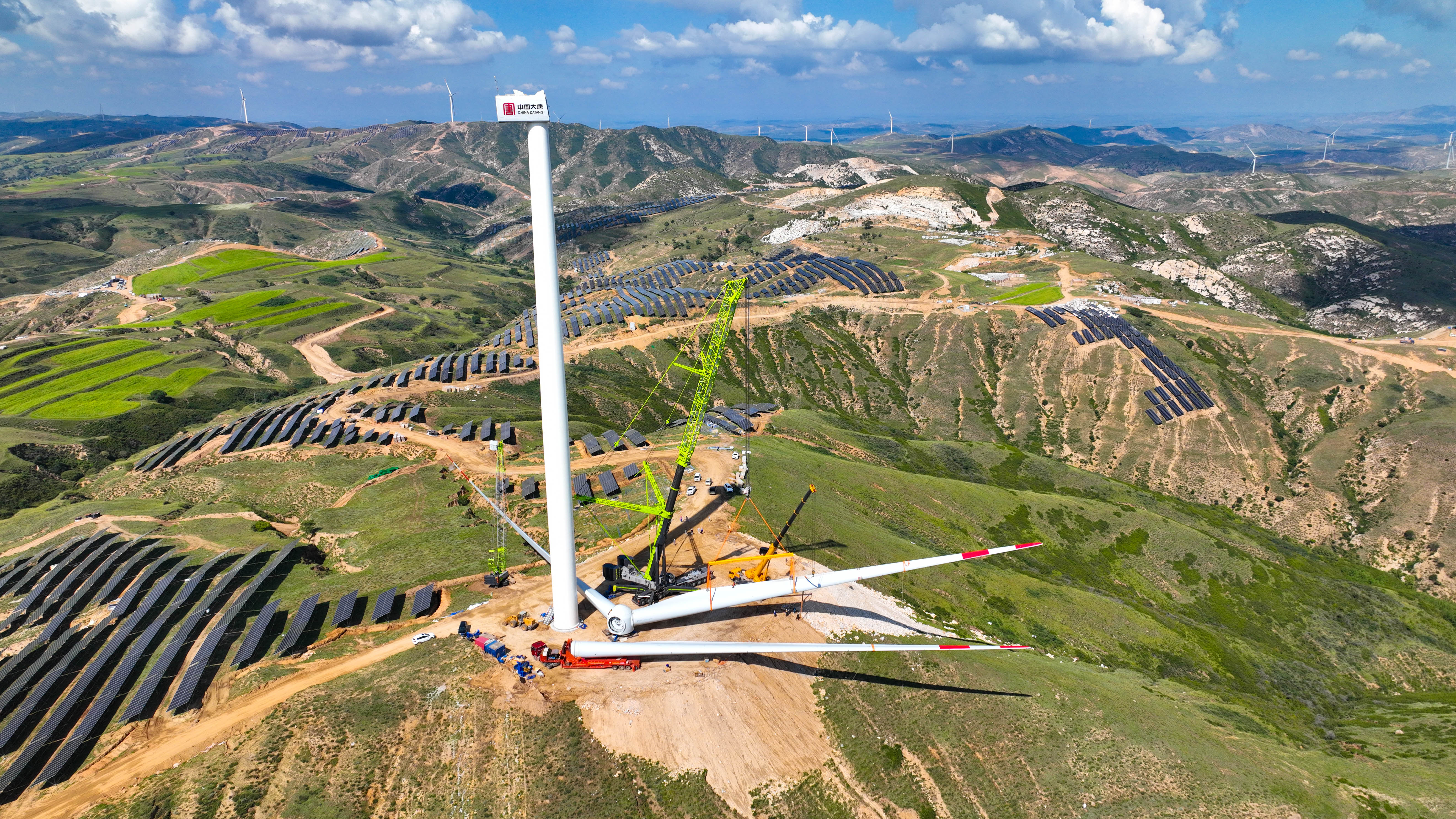 新能源：向“綠”而行  這里“ 風(fēng)光”獨(dú)好 (1).jpg